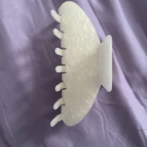 Emi Jay cream tortoise shell claw clip!